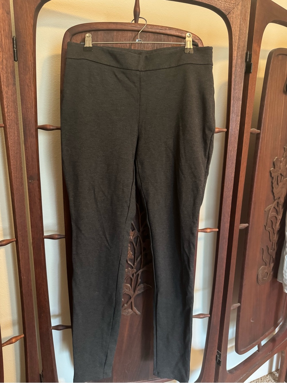 White House Black Market Black Ponte Skinny Pants